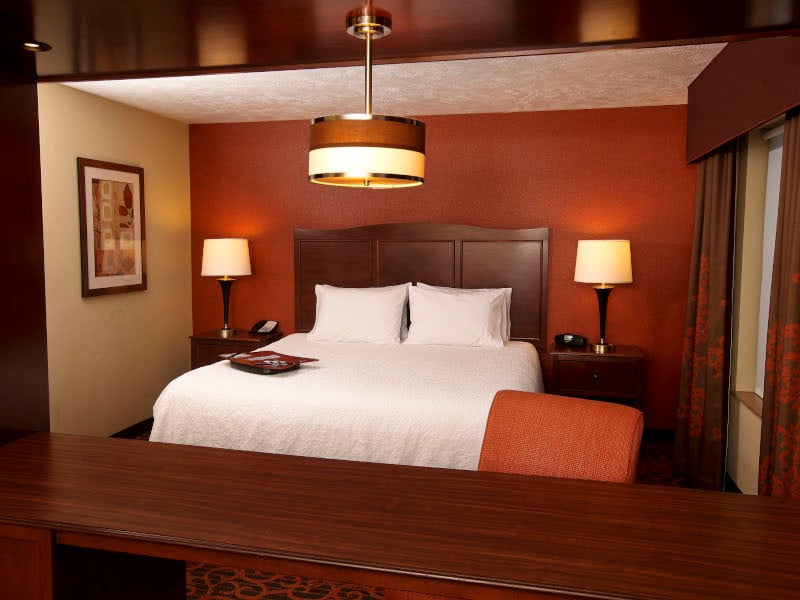 Hampton Inn & Suites by Hilton Fargo Medical Center Fargo, ND Hotel